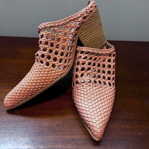 Jeffrey Campbell woven Leone Mule size 9